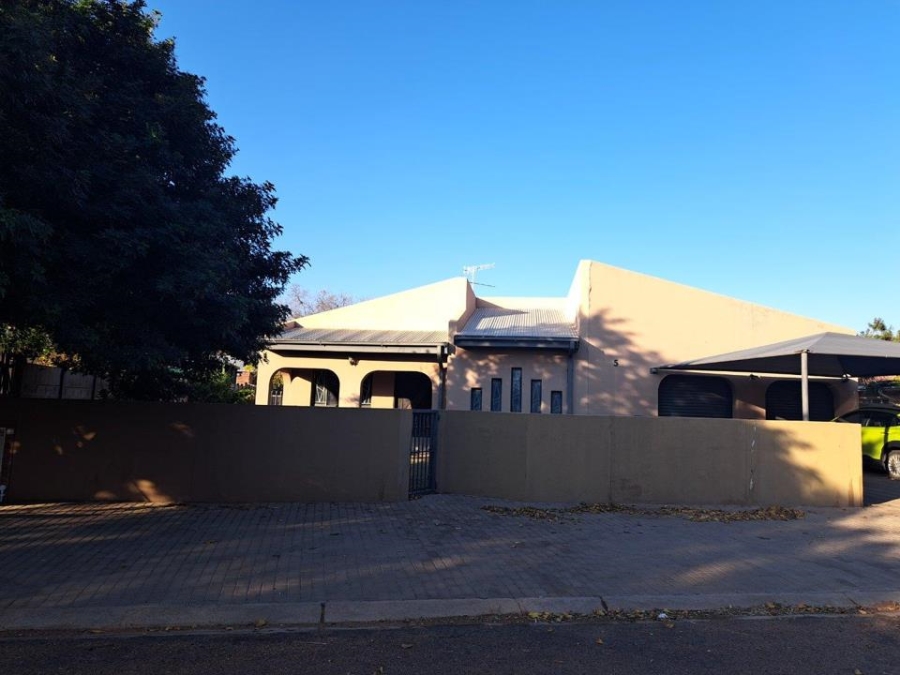 4 Bedroom Property for Sale in Flora Park Northern Cape